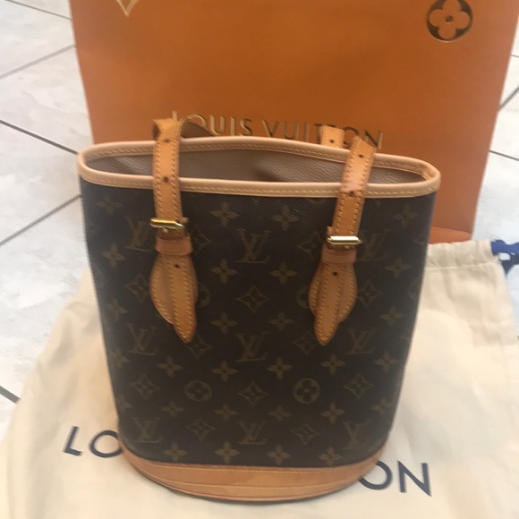 Louis Vuitton Handbags - EUC LOUIS VUITTON BUCKET BAG - BAG AND DUST BAG